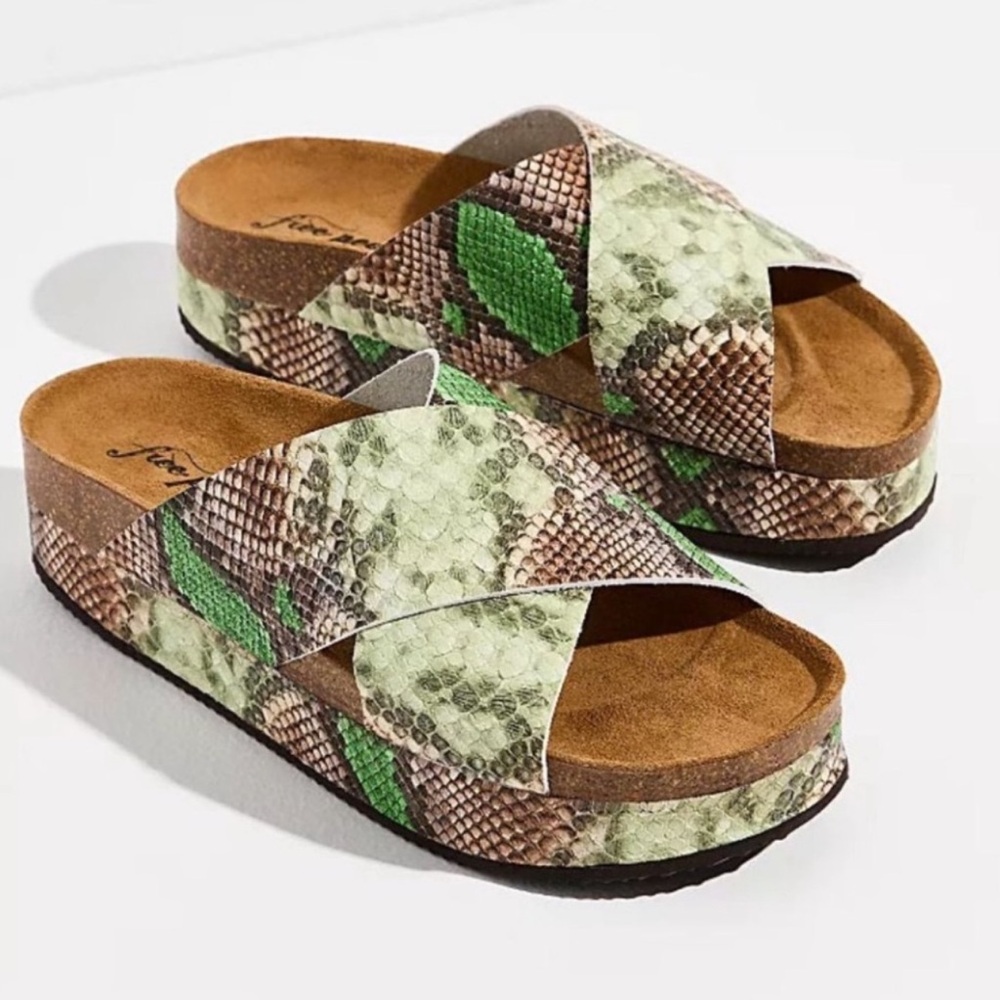 NIB FREE PEOPLE sidelines platform sandals in light green snake size 40/9.5-10